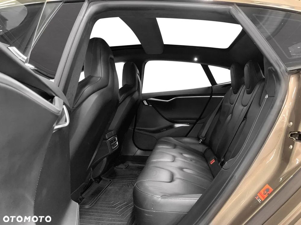 Tesla Model S - 34