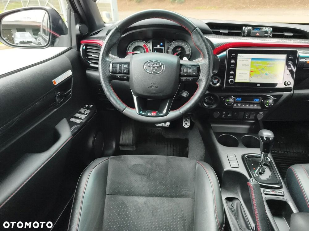 Toyota Hilux 2.8 D-4D Double Cab GR Sport 4x4 - 13