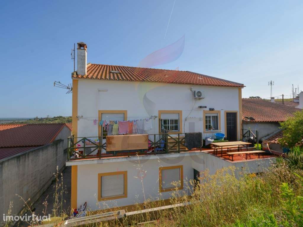 PRÉDIO COM TRÊS APARTAMENTOS - Grande imagem: 3/9