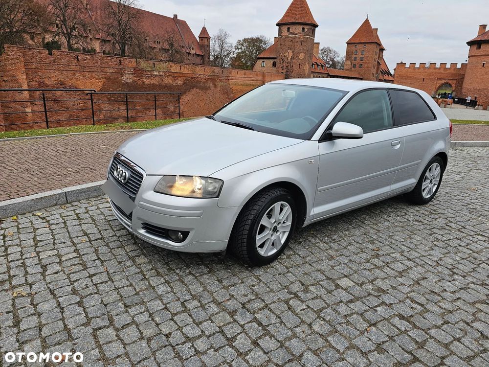 Audi A3 3-drzwiowe 1.6 Attraction - 2