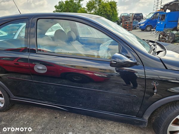 Drzwi prawe błotnik lewy prawy Opel Corsa C 3d hatchback Z20C