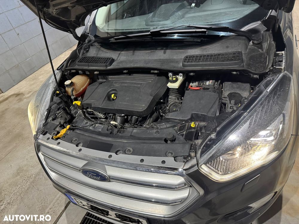 Ford Kuga 2.0 TDCi 4WD Powershift Vignale - 11