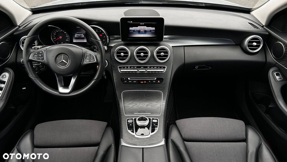 Mercedes-Benz Klasa C 200 4-Matic 9G-TRONIC - 14