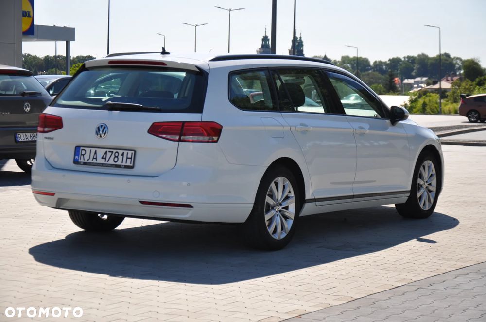 Volkswagen Passat 2.0 TDI SCR Comfortline - 5
