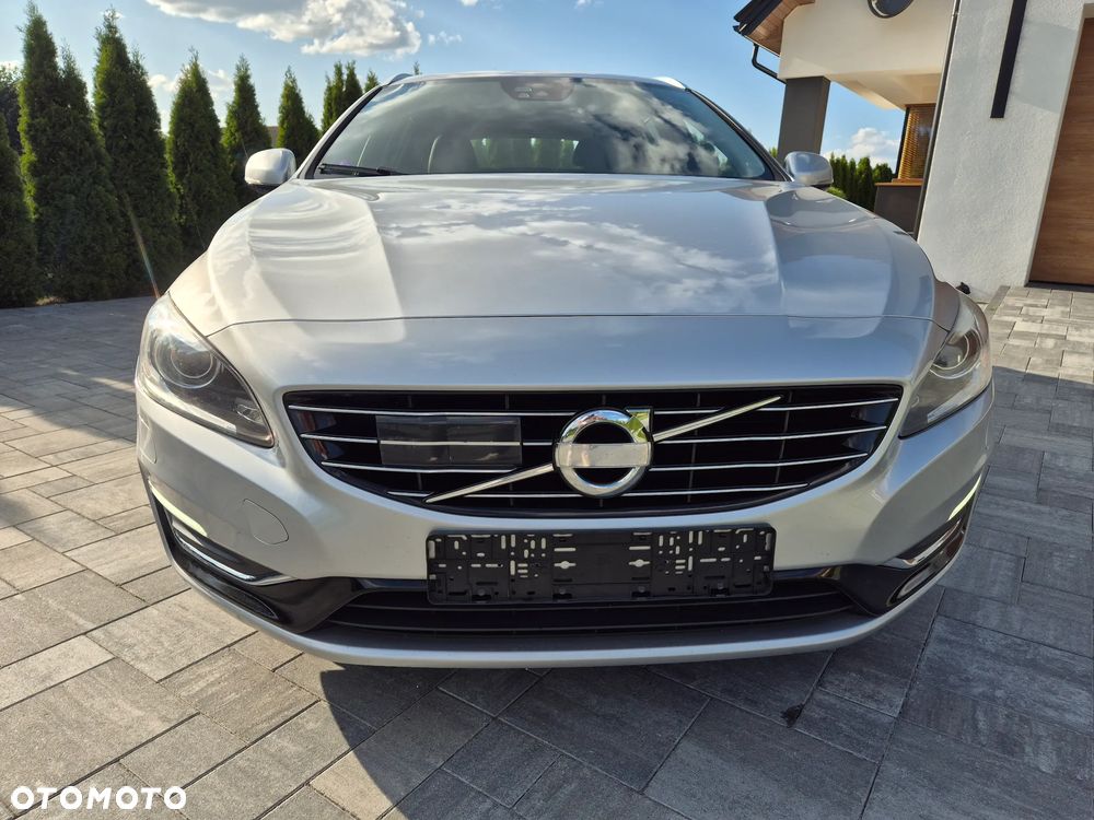 Volvo V60 D6 AWD Plug-in Hybrid Summum - 9