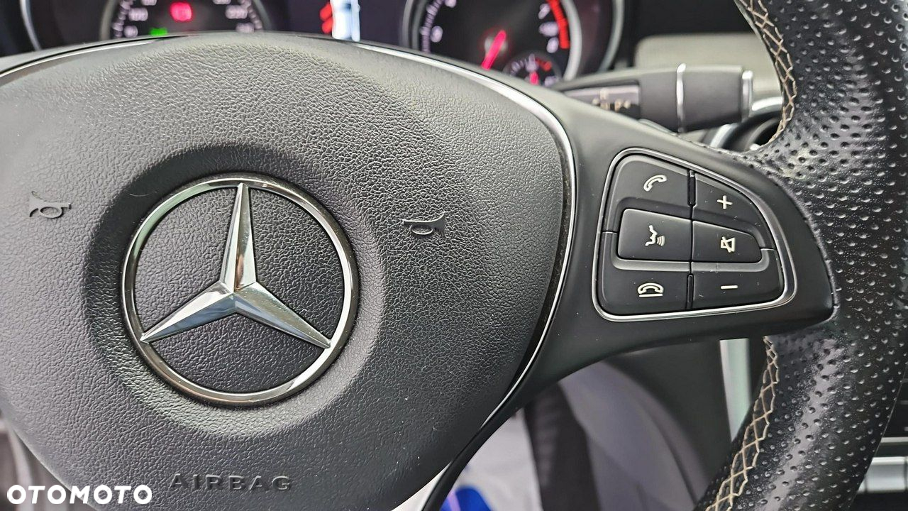 Mercedes-Benz CLA 180 7G-DCT Urban - 15