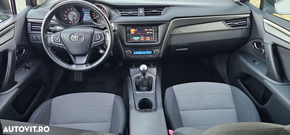 Toyota Avensis - 7