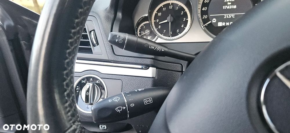 Mercedes-Benz Klasa E 200 CGI BlueEFFICIENCY Automatik Avantgarde - 36