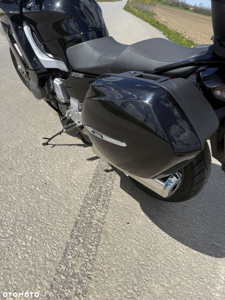 Yamaha FJR - 6