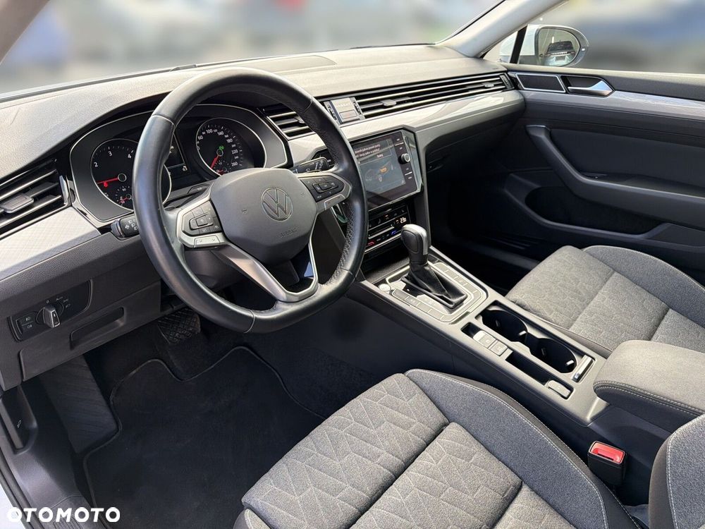 Volkswagen Passat - 11