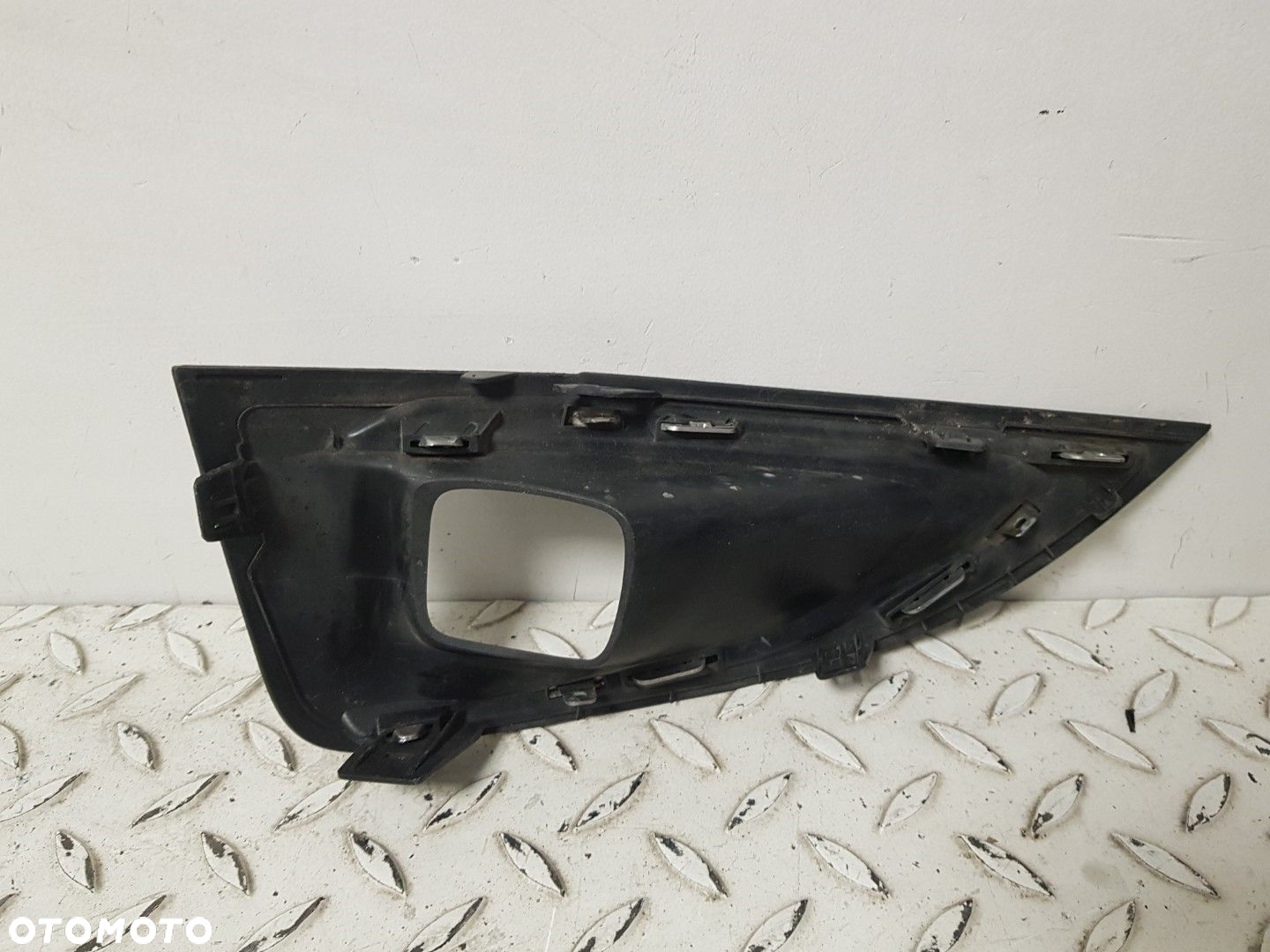 ORYGINALNA KRATKA HALOGENU ZDERZAKA PRAWY PRZÓD PEUGEOT 3008 2 5008 II 16-21  915692777D - 5