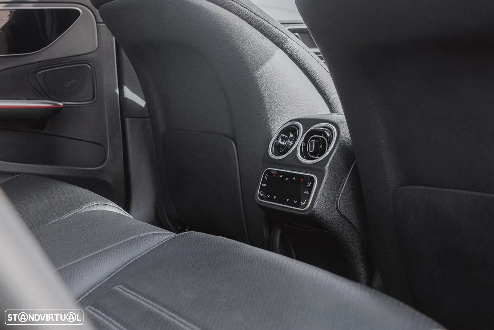 Mercedes-Benz C 300 e T 9G-TRONIC AMG Line - 12