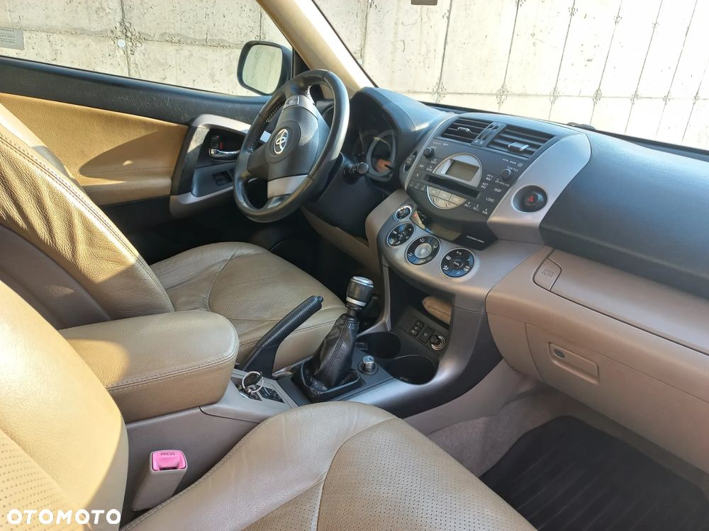 Toyota RAV4 2.2 D-4D Prestige - 12