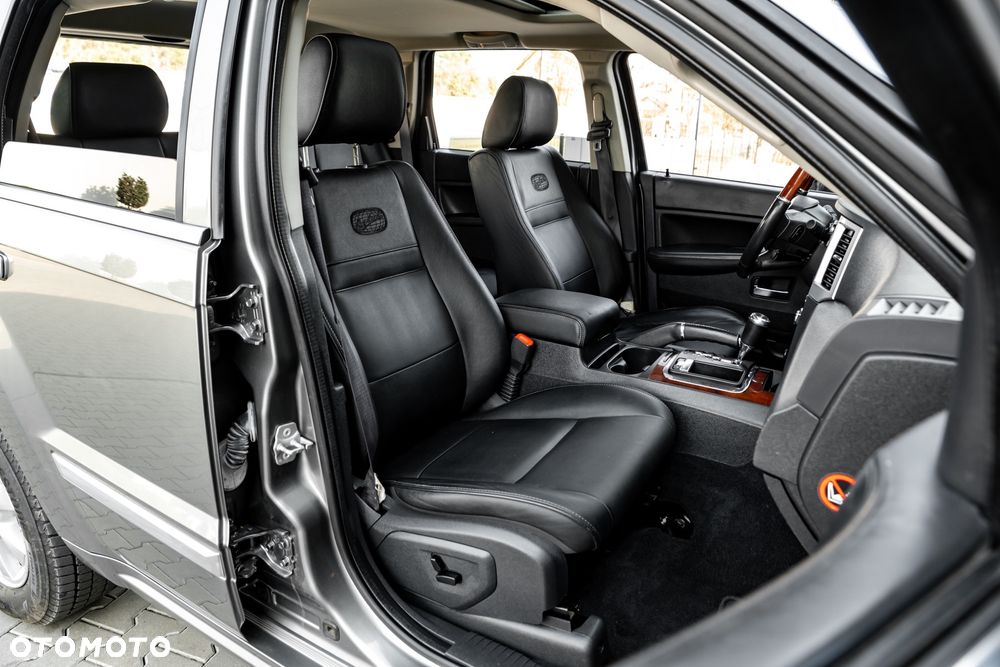 Jeep Grand Cherokee - 24