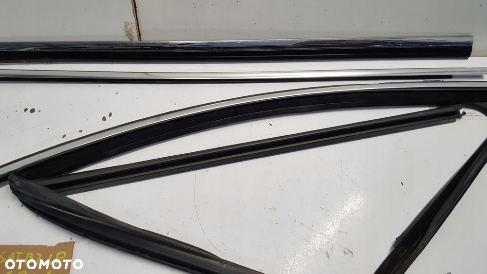 listwa drzwi lewy przód VW Passat B7 - 5