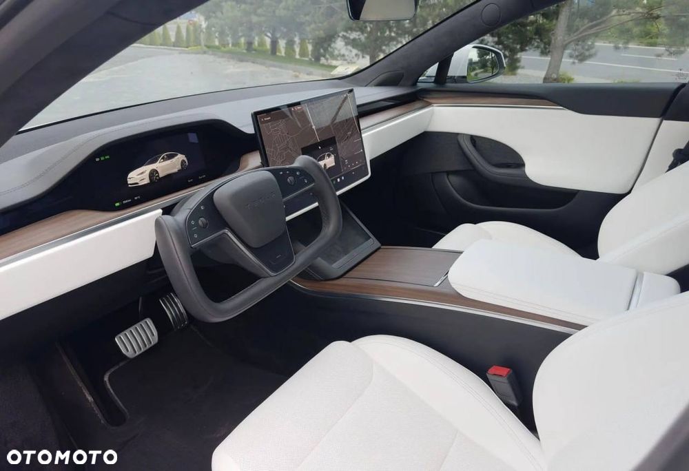 Tesla Model S - 10