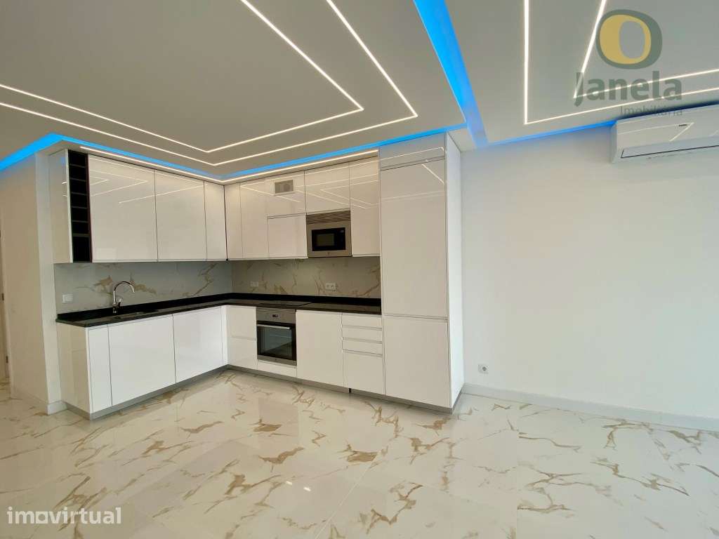Apartamento T2 Remodelado com Vista Mar em Quarteira - A Sua Oportu... - Grande imagem: 3/28