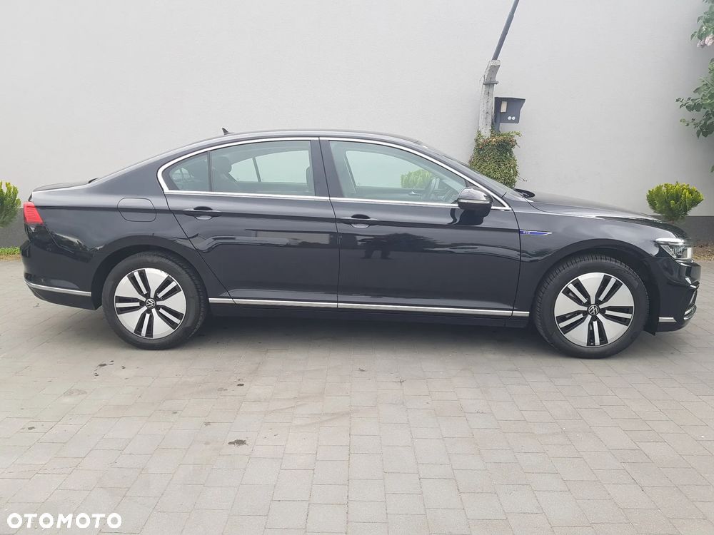 Volkswagen Passat - 11