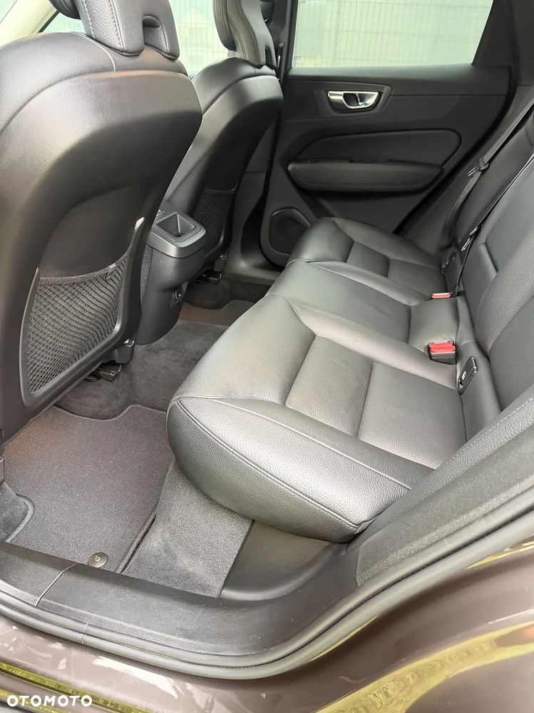 Volvo XC 60 B4 B Plus Dark - 10