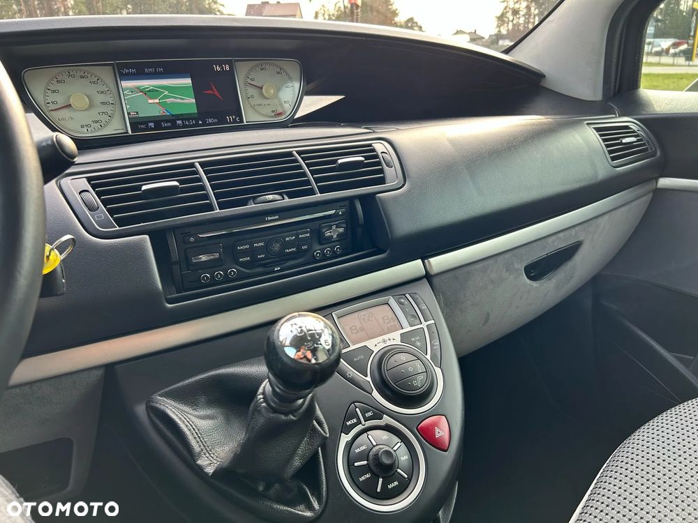 Peugeot 807 HDi 135 Premium - 12