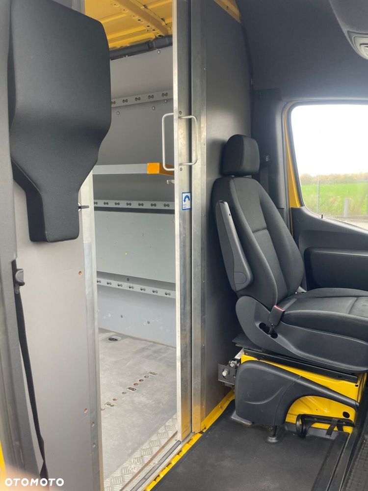 Mercedes-Benz Sprinter FURGON, ZABUDOWA KURIER - 16