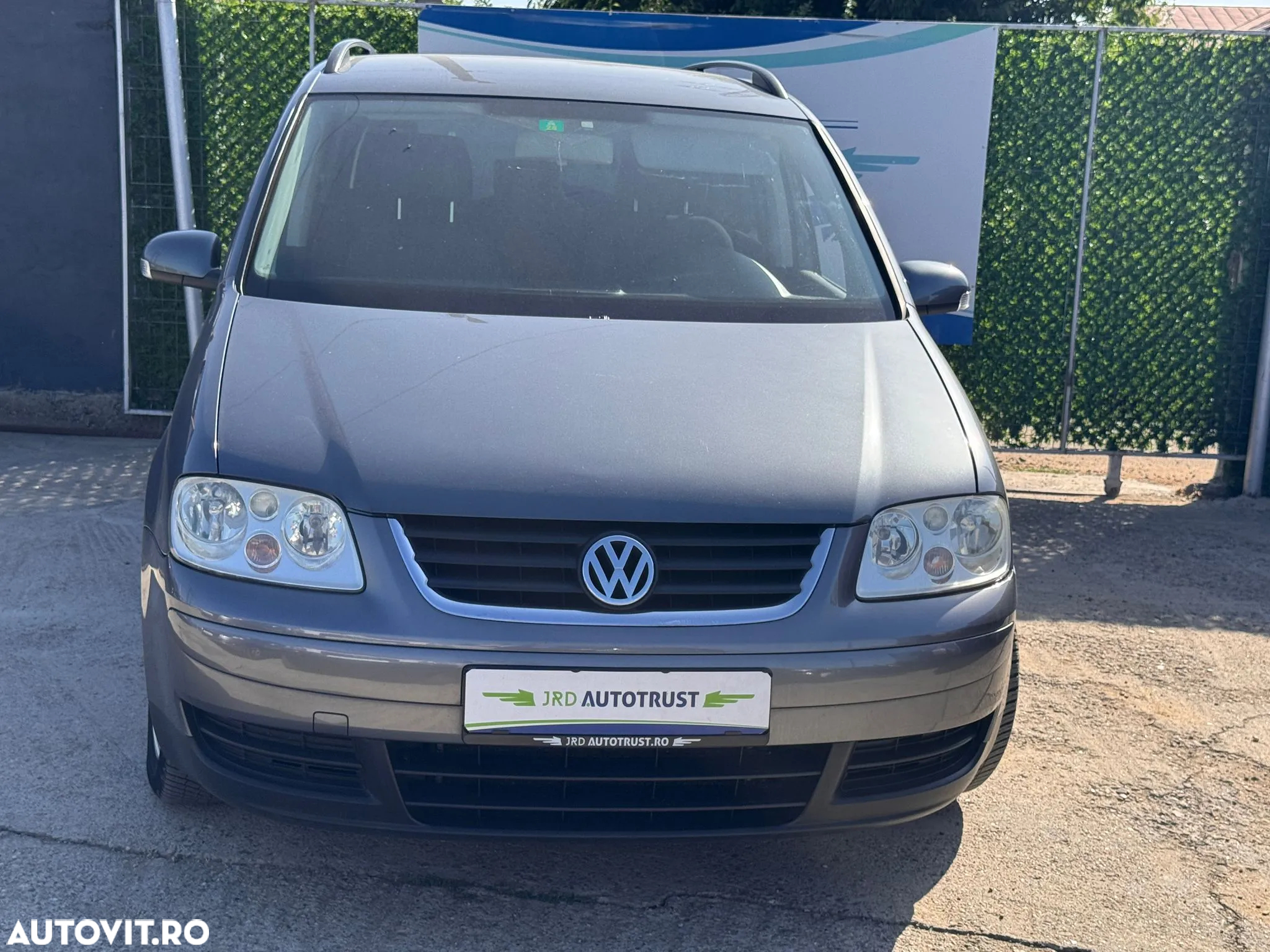 Volkswagen Touran 1.6 FSI Trendline - 16