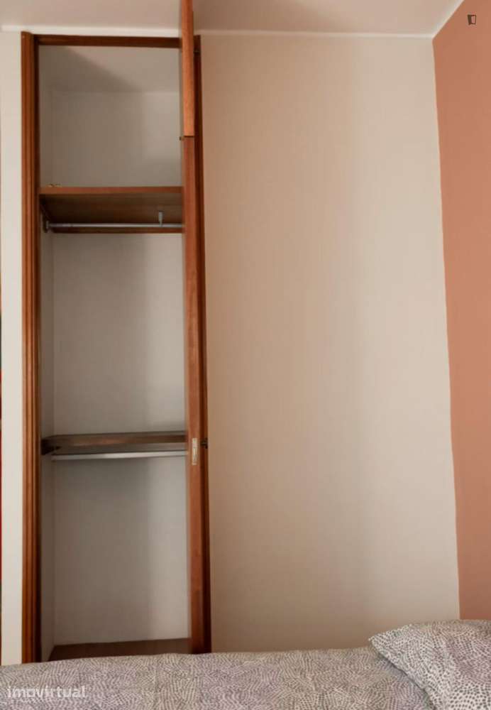 Quarto - localizado em Paranhos Porto - Grande imagem: 2/18