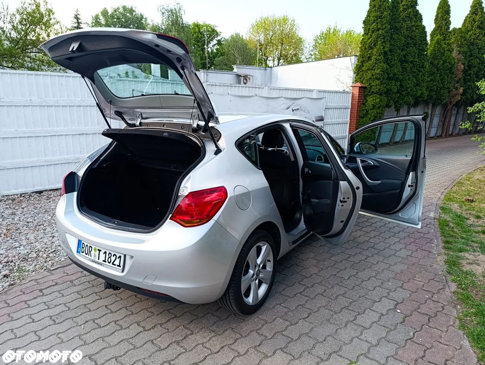 Opel Astra 1.6 Design Edition - 9
