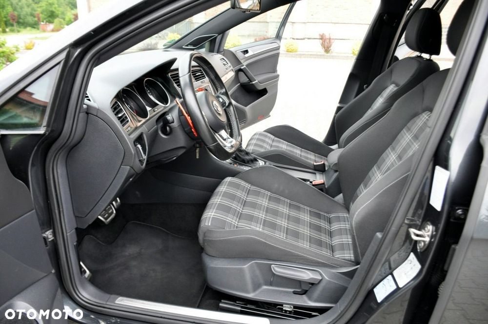 Volkswagen Golf - 21