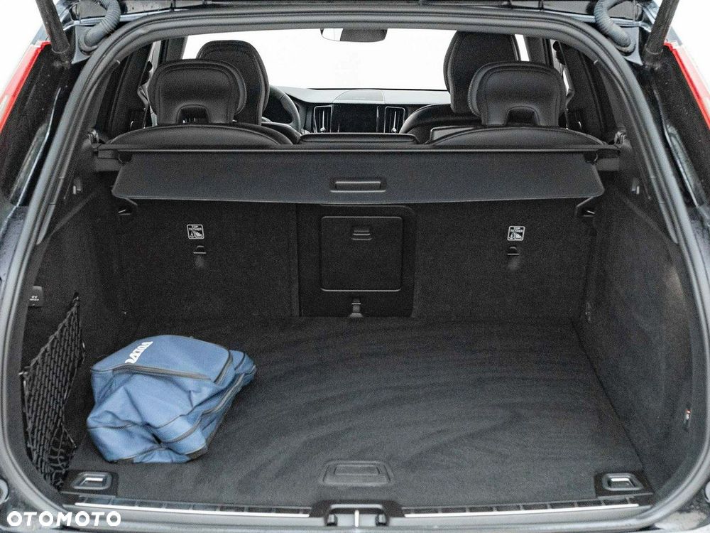 Volvo XC 60 B4 B Plus Dark - 27