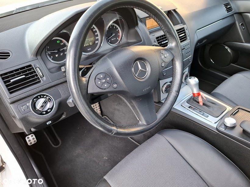 Mercedes-Benz Klasa C 180 CGI Automatik BlueEFFICIENCY Elegance - 24