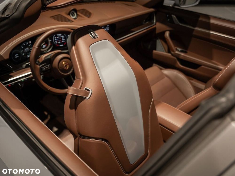 Porsche 911 Targa 4 GTS - 37