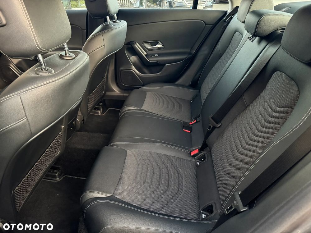 Mercedes-Benz CLA 200 Progressive 7G-DCT - 16