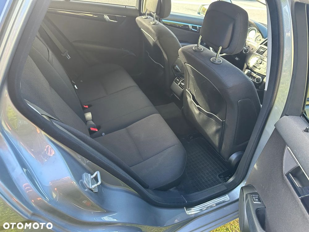 Mercedes-Benz Klasa C 180 BlueEFFICIENCY 7G-TRONIC Avantgarde - 24