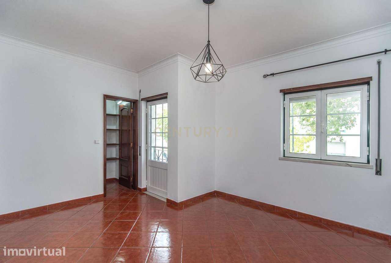 Moradia T2 no Centro de Évora (1º Andar) - Grande imagem: 3/38