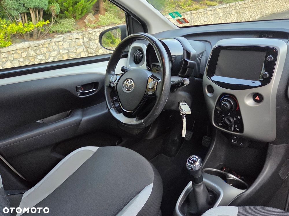 Toyota Aygo x-play touch - 19