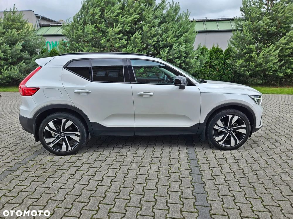 Volvo XC 40 B5 B AWD Ultimate Dark - 4