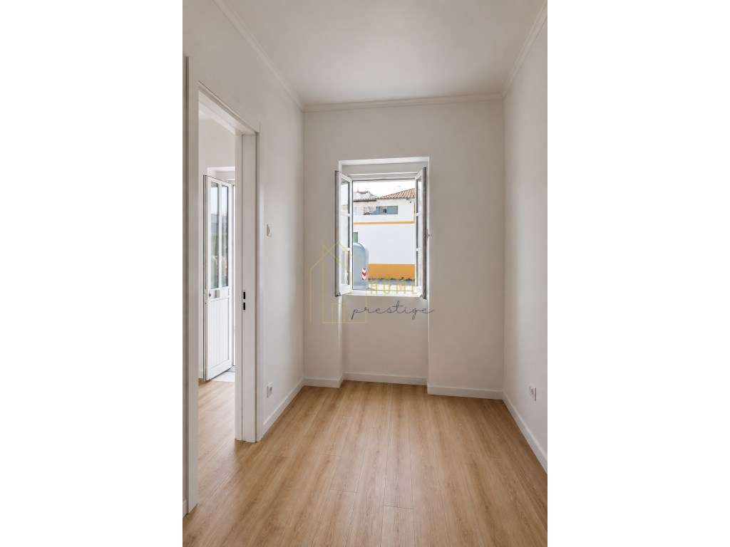 T1 TOTALMENTE REMODELADO | BAIRRO DAS PALMEIRAS - BARREIRO - Grande imagem: 5/9
