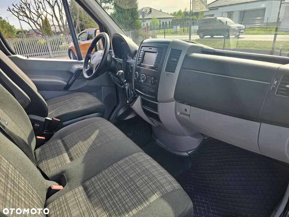 Mercedes-Benz Sprinter - 13