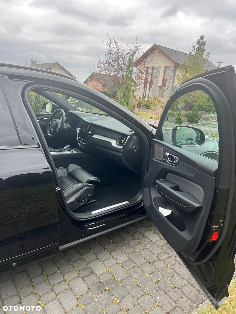Volvo XC 60 T6 Plug-In Hybrid AWD Plus Dark - 11