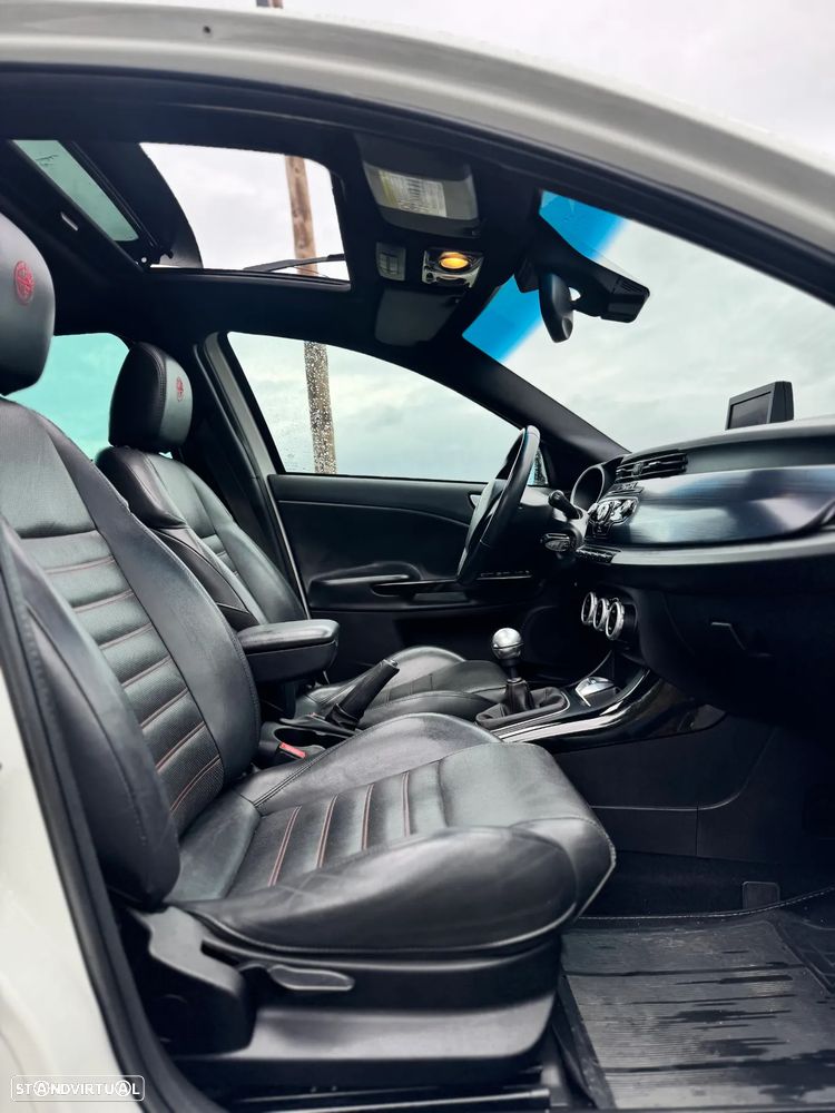 Alfa Romeo Giulietta 2.0 JTDM Distinctive - 15