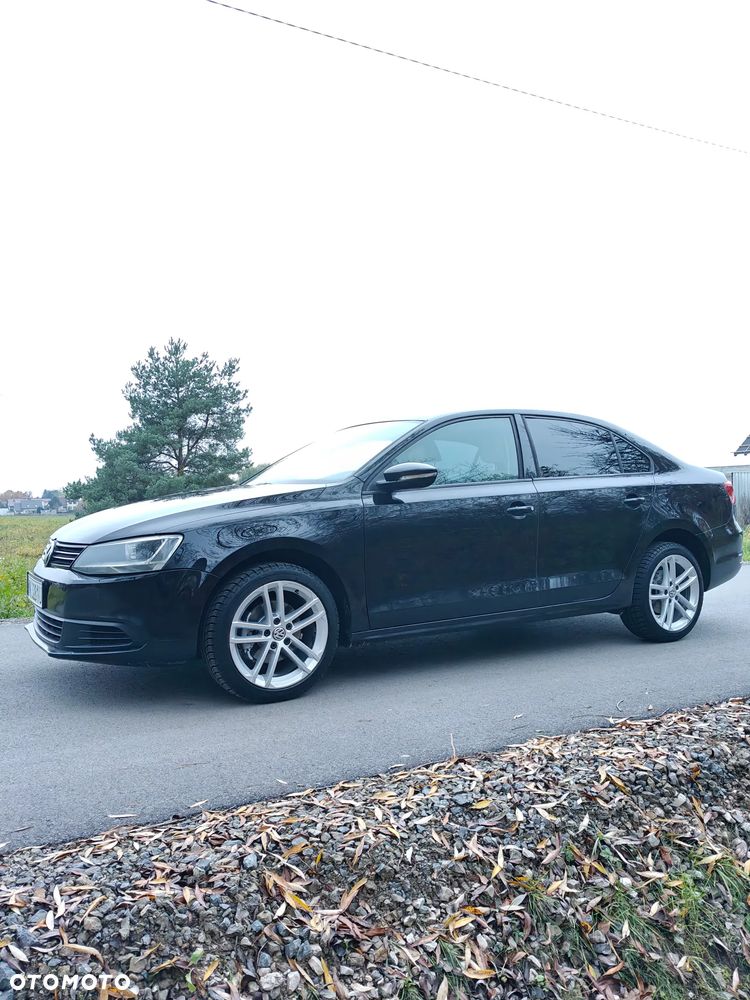 Volkswagen Jetta 2011 photo 2
