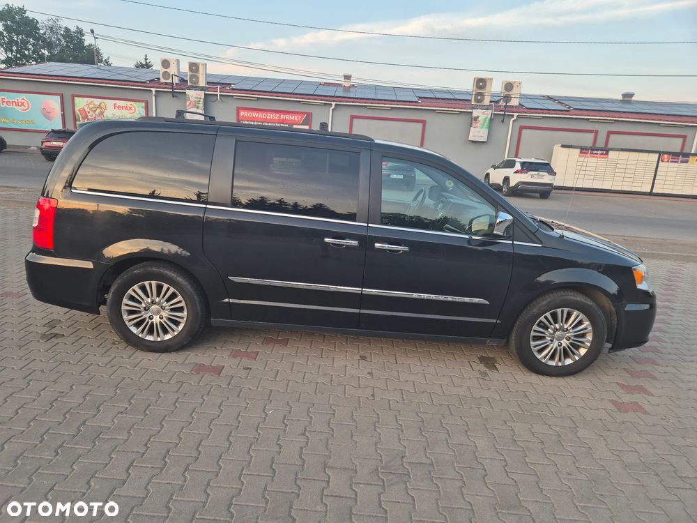 Chrysler Town & Country - 9
