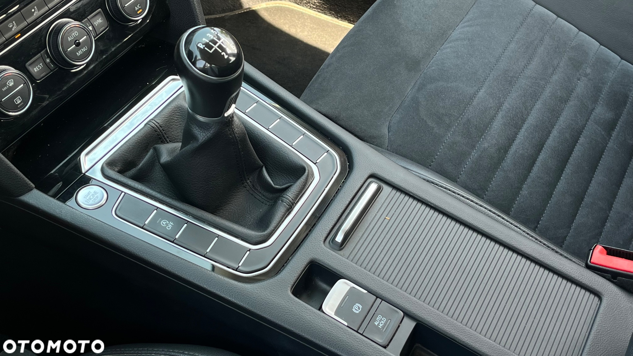 Volkswagen Passat - 32