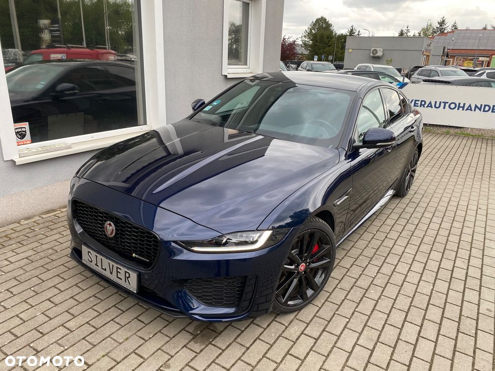 Jaguar XE P300 AWD R-Dynamic HSE - 9