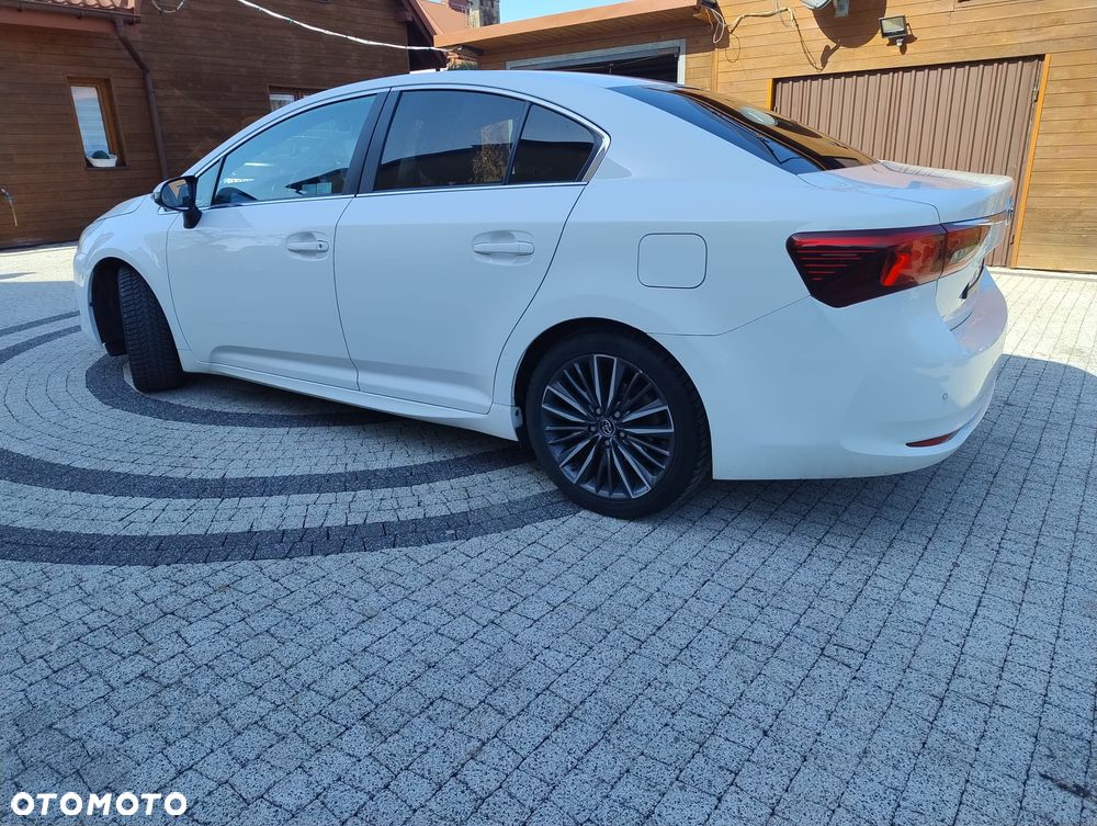 Toyota Avensis 2.0 D-4D Premium - 4