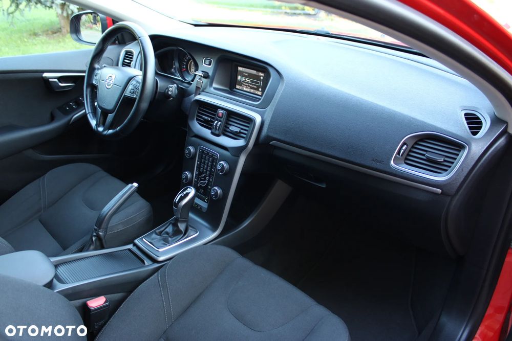Volvo V40 D2 Momentum - 24