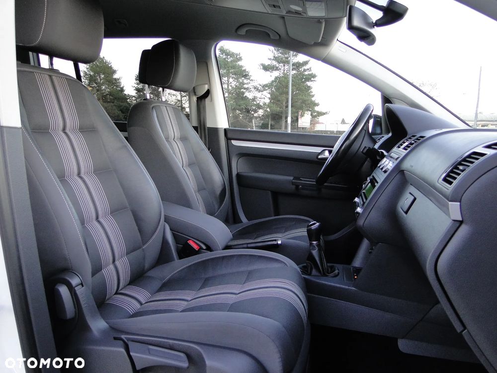 Volkswagen Touran 1.4 TSI MATCH - 14