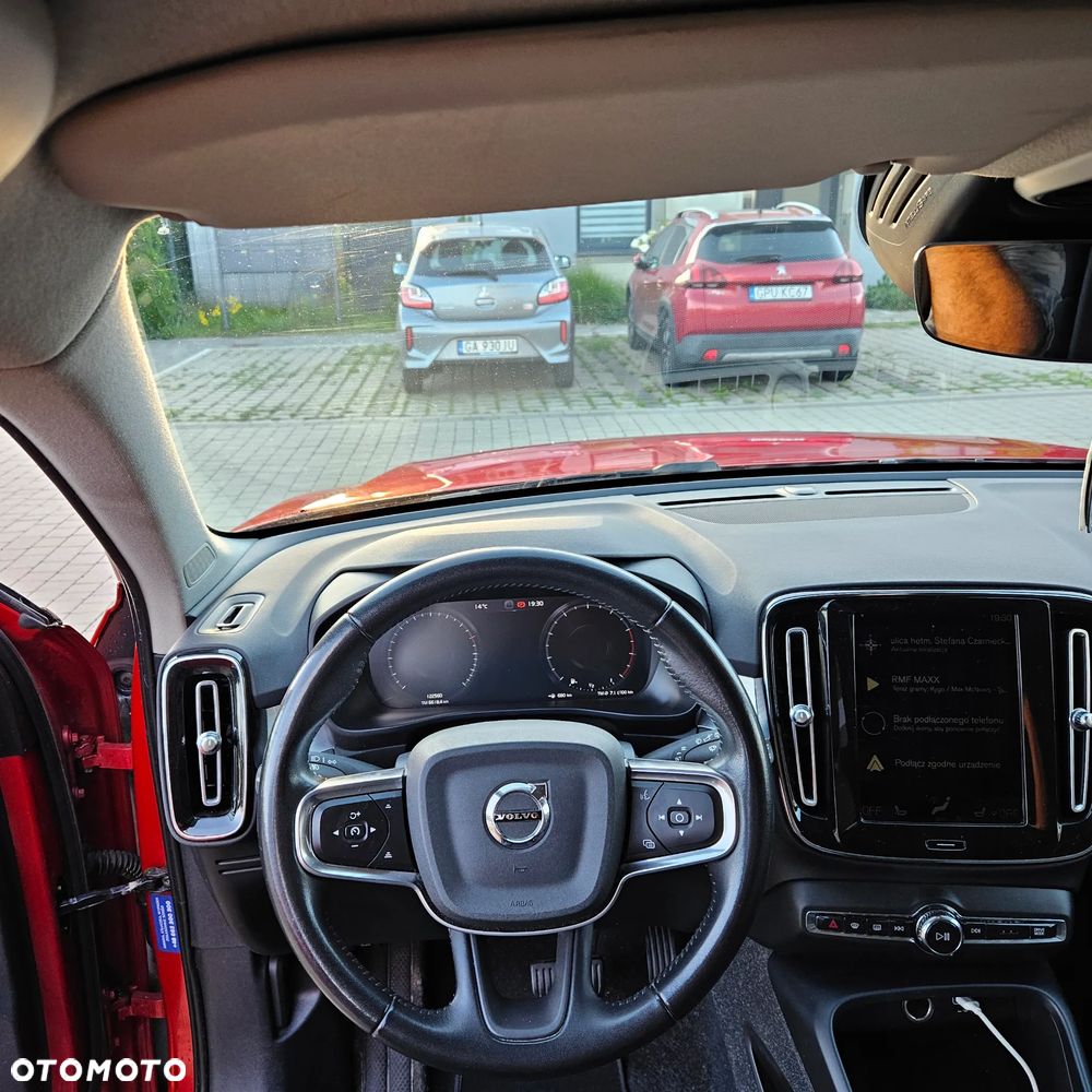 Volvo XC 40 T3 Momentum Pro - 21