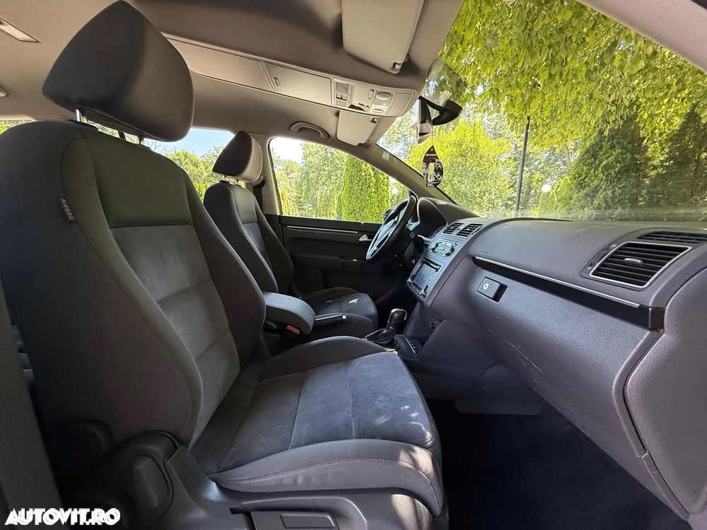 Volkswagen Touran 2.0 TDI DPF DSG Highline - 9